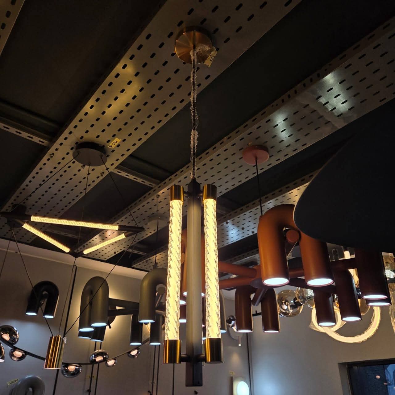 Apex pendant light