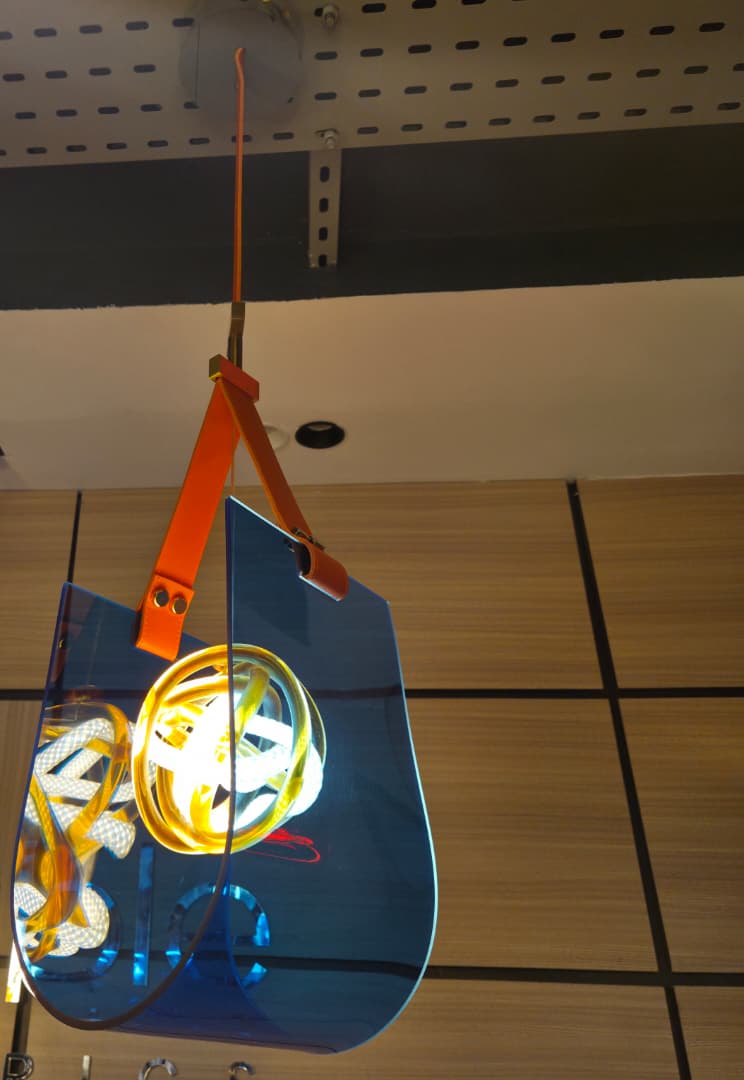 Tote pendant light